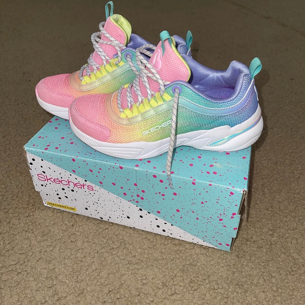🎉Brand new, worn once, air cooled memory foam Sketchers 🎉🎉